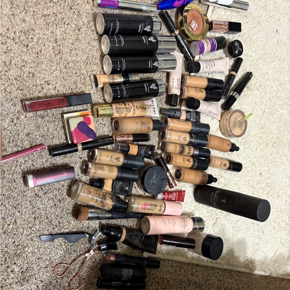 Younique Foundation Collection - Diverse Shades
